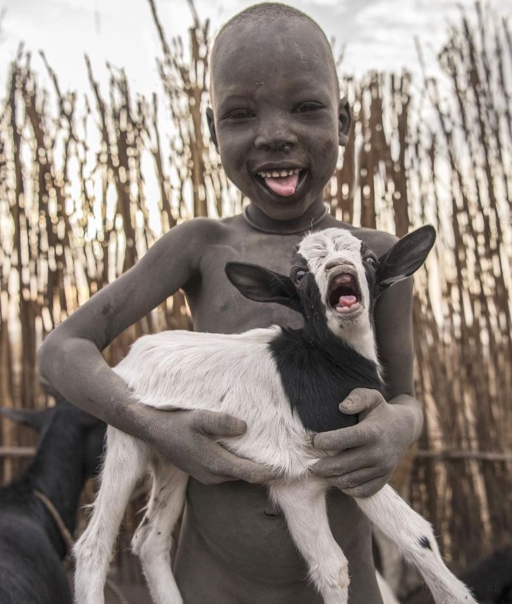 ფოტოგრაფი გვაჩვენებს, თუ როგორ გამოიყურება ბავშვობა მსოფლიოს სხვადასხვა ქვეყანაში (17 ფოტო)